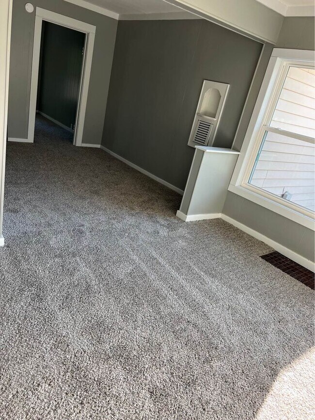 Building Photo - 1001 Fournie St