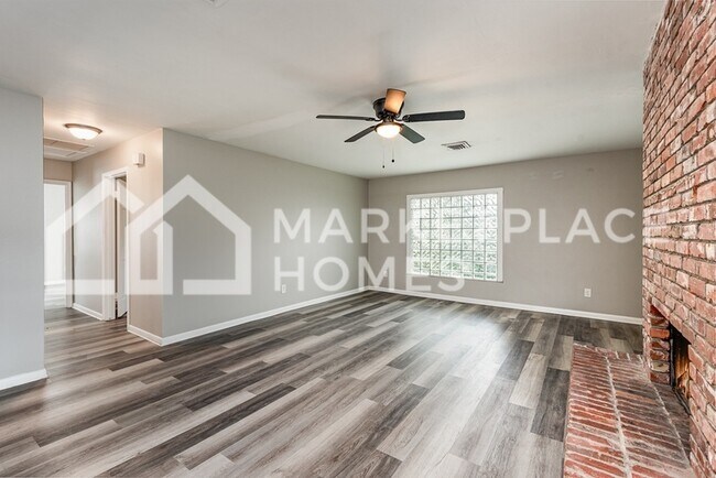 Building Photo - 360 Lobelia Rd