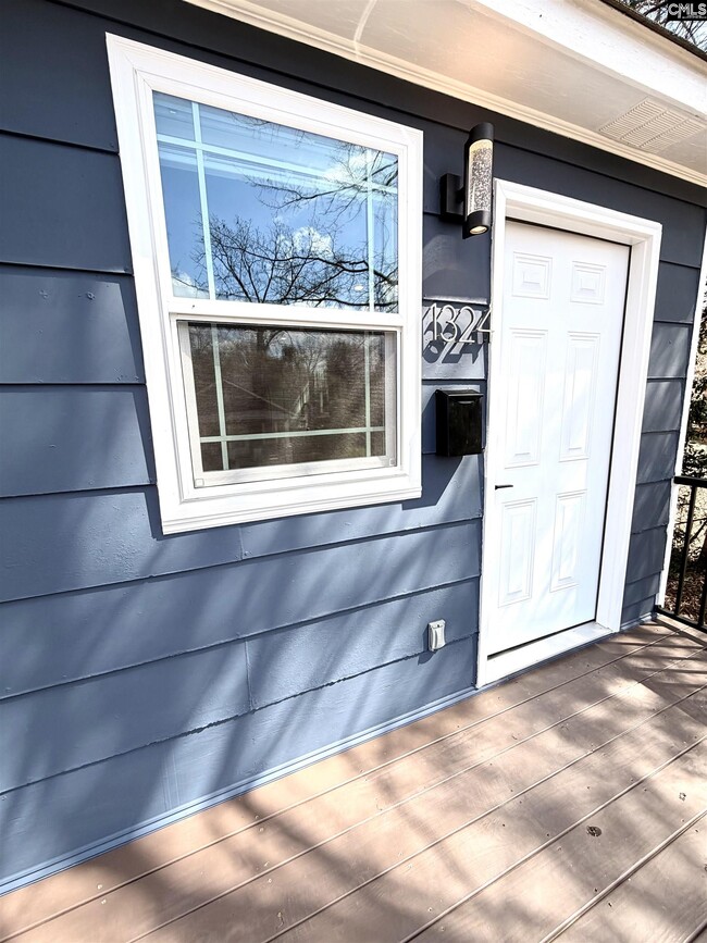 Building Photo - 1324 Lyon St