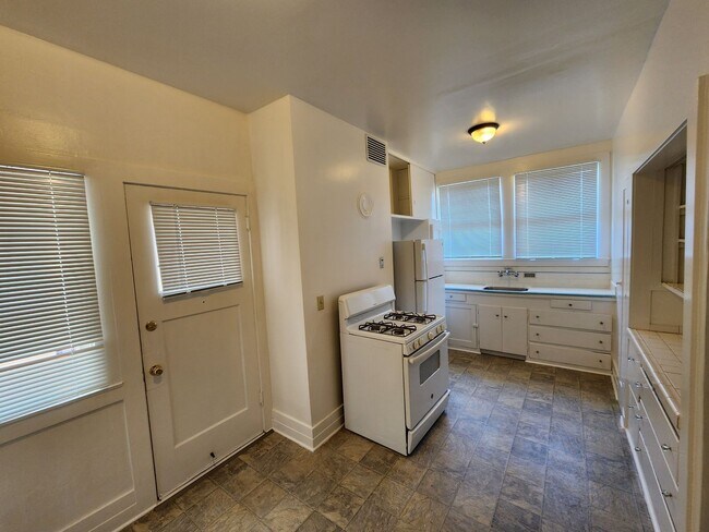 Foto del edificio - 436 E 15th St