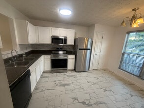 Building Photo - 2418 Piering Dr
