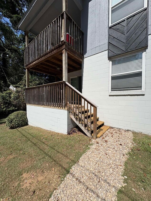 Primary Photo - 1530 Live Oak Dr