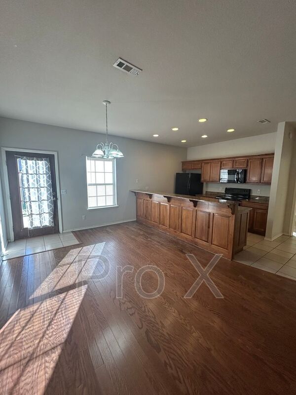 Building Photo - 3005 SW Amberwood Ave