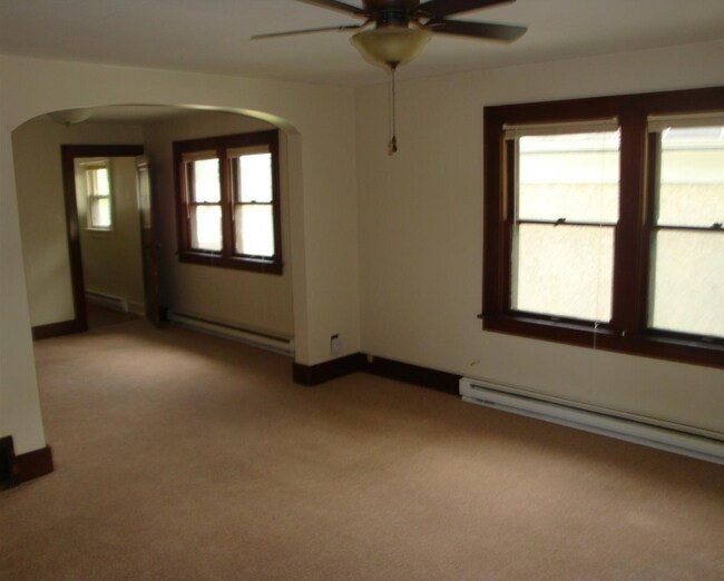 Building Photo - 2110 Crescent Ave