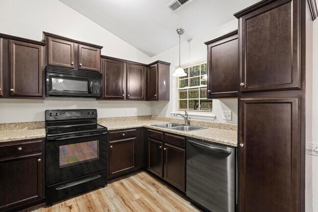 Foto del edificio - Available now in Sneads Ferry, NC! Close to base