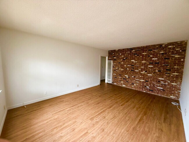 Building Photo - Carson St 2413-2415