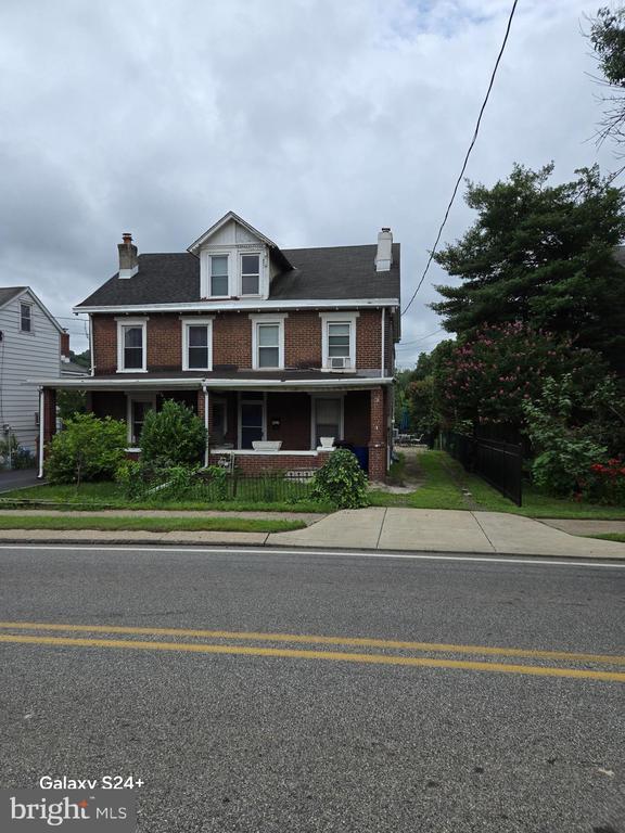 Building Photo - 462 New Elm St
