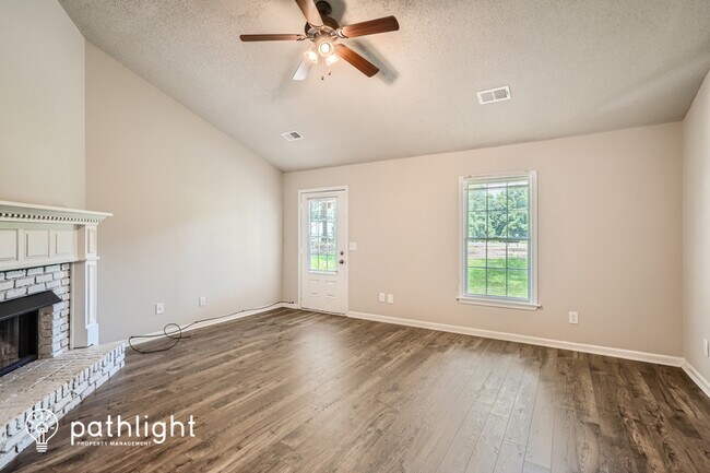 Foto del edificio - 330 Cowan Rd