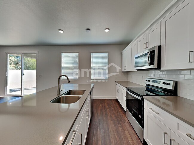 Building Photo - 8319 S 21st Dr