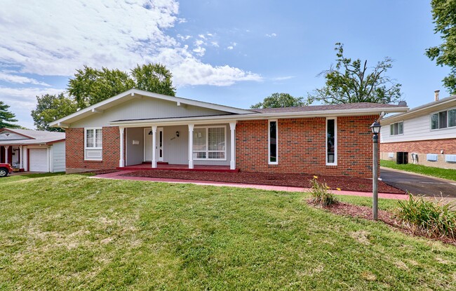 Building Photo - 3830 Thistledown Dr