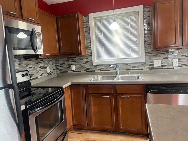 Foto del edificio - 5211 Castleview Dr NW