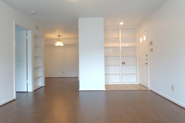 Foto del edificio - 1311 Antoine Dr