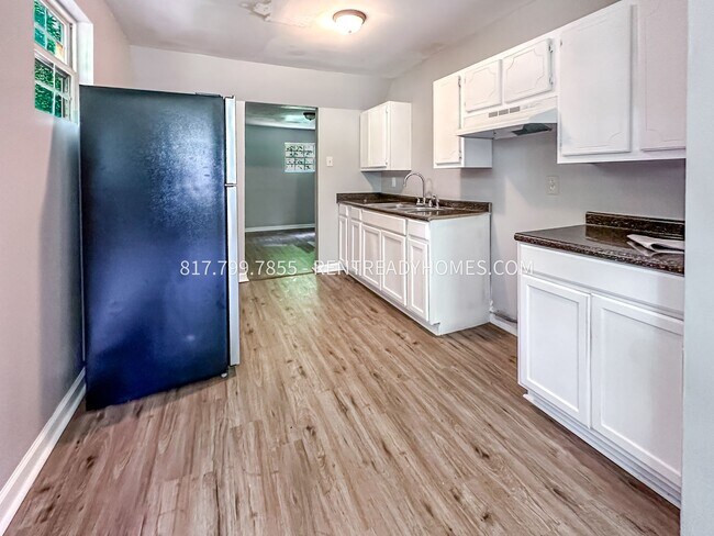 Building Photo - 1420 Rayfield Dr