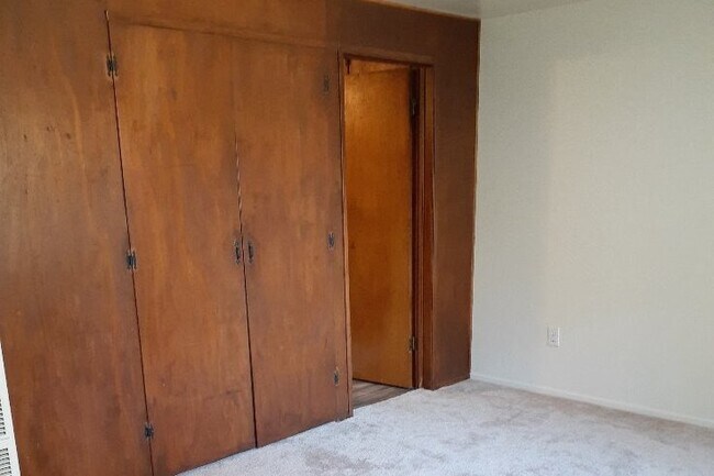 Building Photo - 4951 Olivewood Ave