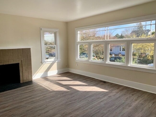 Building Photo - 7511 Jones Ave NW