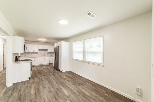 Foto del edificio - 2239 Norwood Dr NW