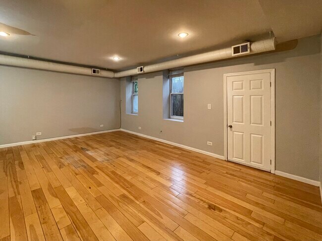 Living Room - 1647 W North Ave
