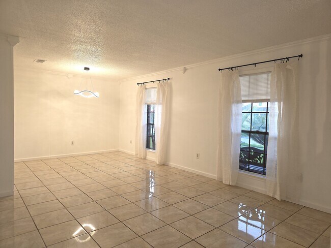 Building Photo - 2117 Titan St