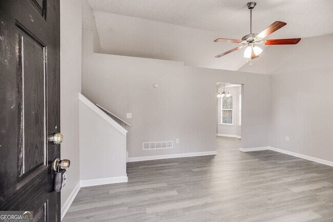 Foto del edificio - 18 Twin Oaks Ln