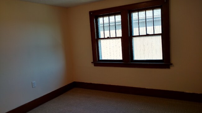 Building Photo - 3117 S 60th St