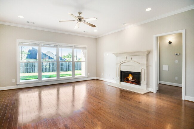 Building Photo - 4382 Merion Way