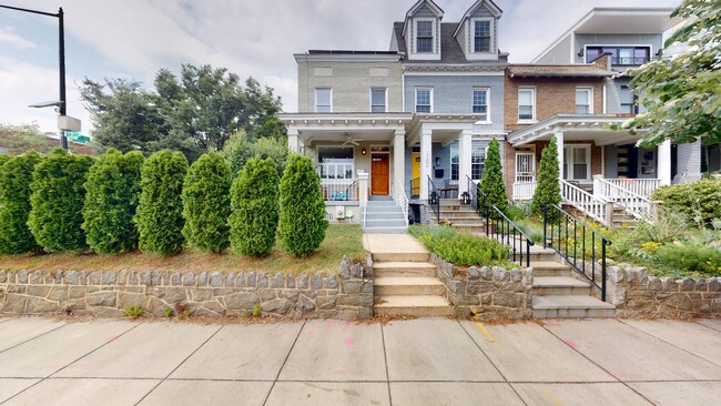 Photo - 1700 D St SE House
