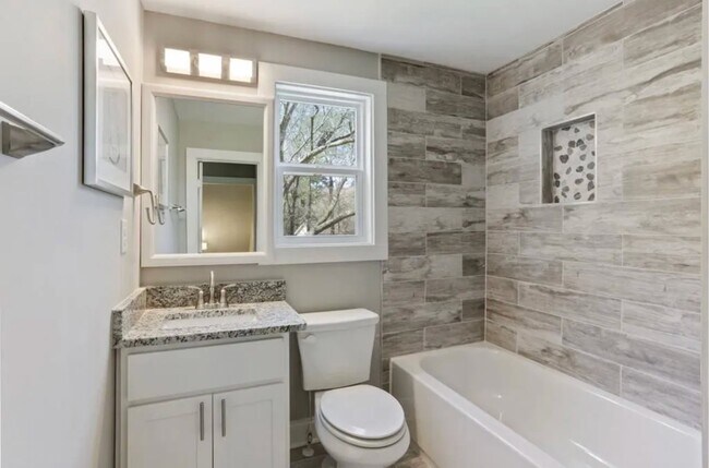 Foto del edificio - 2561 Sylvan Rd
