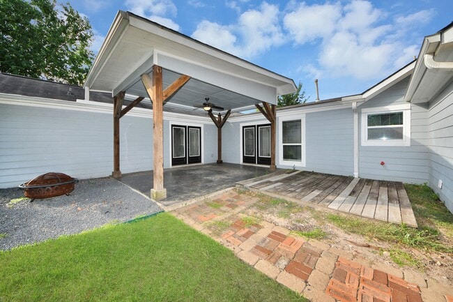 Building Photo - 1108 Wakefield Dr
