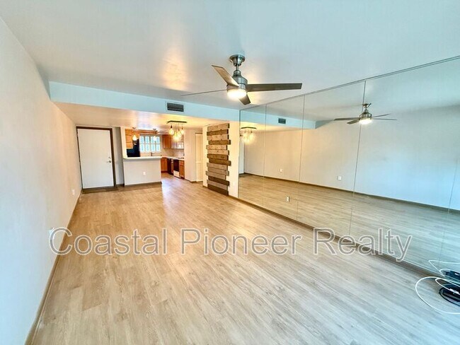 Building Photo - 10775 Village Club Cir