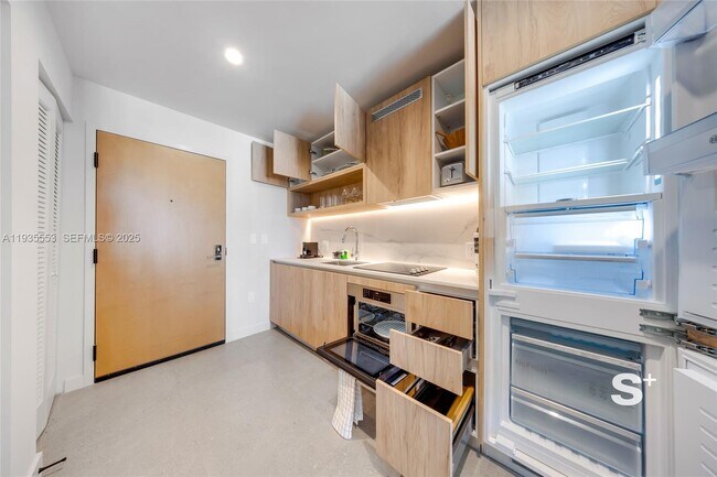 Building Photo - 11 NE 6th St