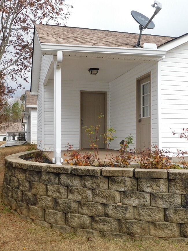 Building Photo - 119 Crest Pointe