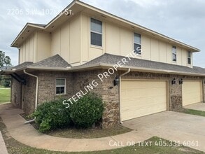 Building Photo - 2206 SW 102nd St