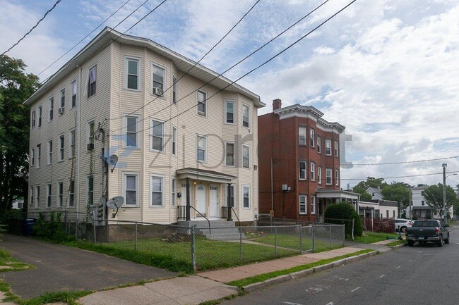 Building Photo - Unit 1R