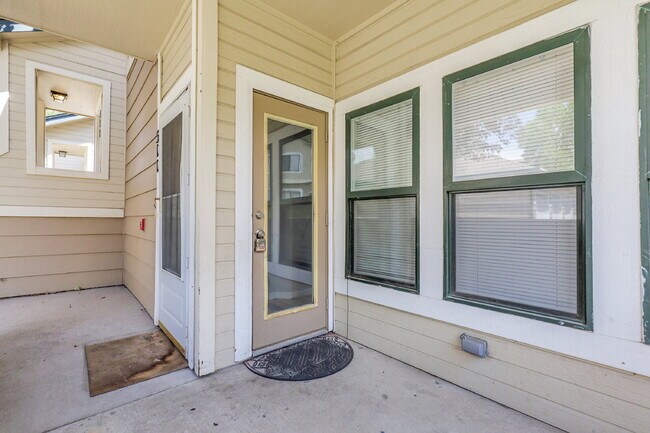 Foto del edificio - $1,450.00, Spacious 2-bedroom, 1 bath Cond...