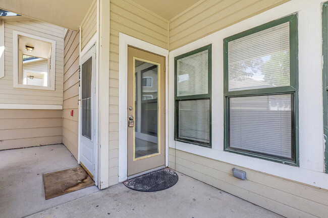 Building Photo - $1,450.00, Spacious 2-bedroom, 1 bath Cond...