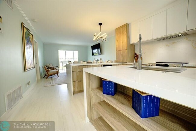 Building Photo - 1801 Ocean Dr