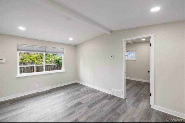 Foto del edificio - 7809 Greenleaf Ln