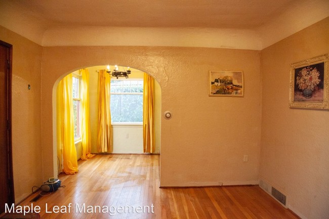 Building Photo - 2 br, 1 bath House - 6727 35th Ave. SW