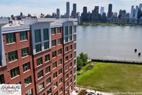 Foto del edificio - 482 Fulton Ct