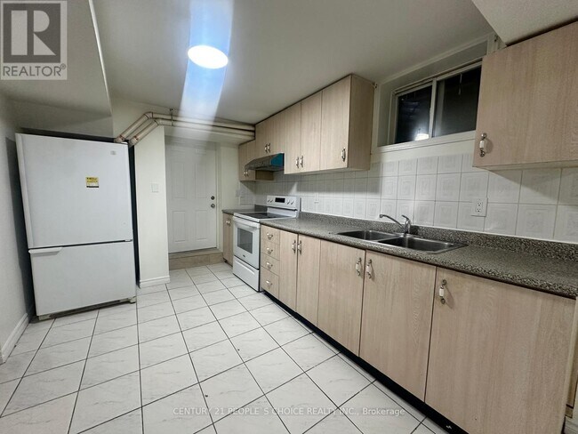 Building Photo - 48 Langdale Crescent