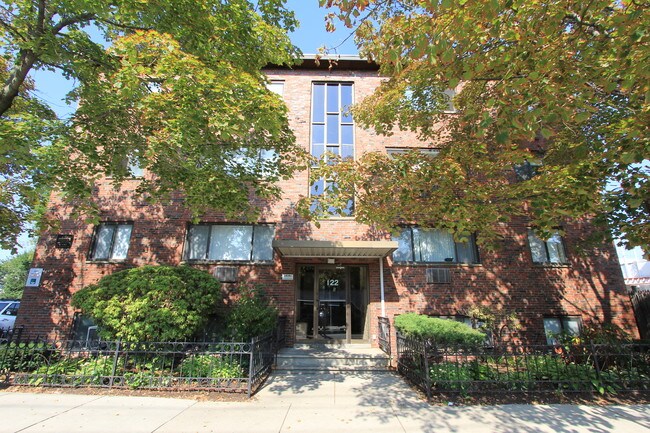 Building Photo - 122 Dustin St