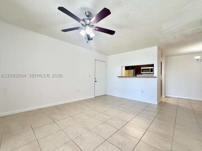 Foto del edificio - 1739 Village 206 Vlg