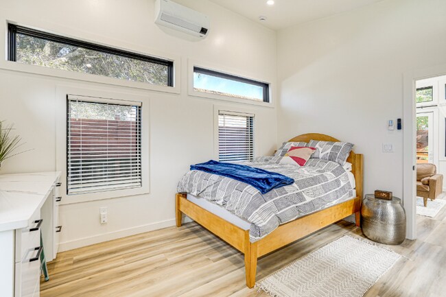 Foto del edificio - 3381 Pinole Valley Rd