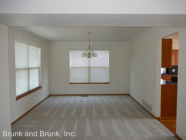 Building Photo - 4 br, 3.5 bath House - 5514 Saxon Lane