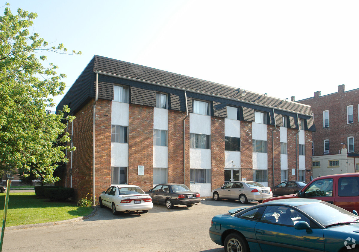 Primary Photo - 1410 Neil Ave