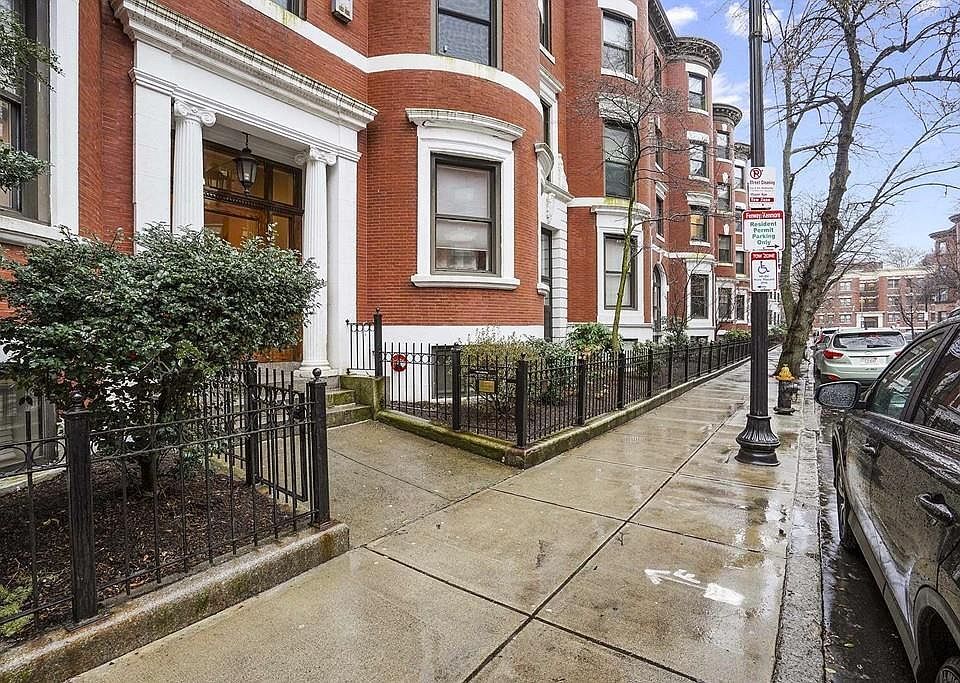 96 Gainsborough St Unit 205