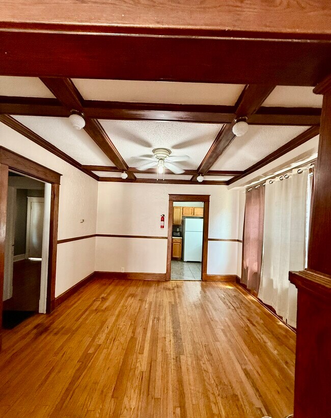 Foto del edificio - 6220 E 10th St