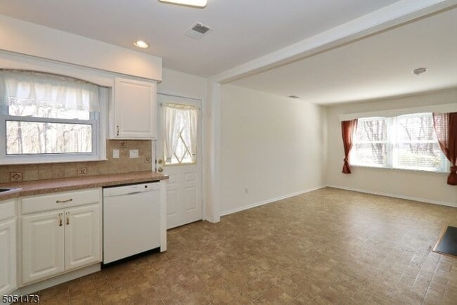 Building Photo - 15 Harwich Ct