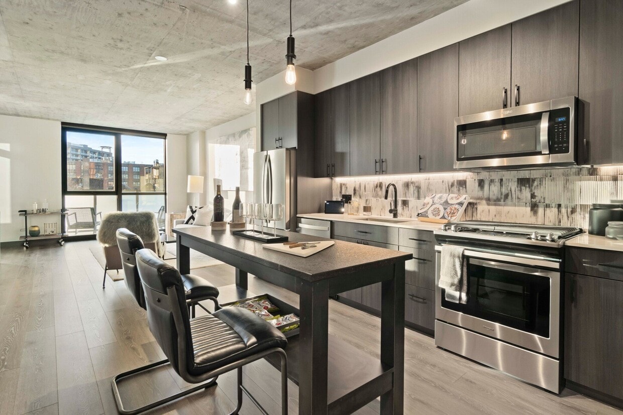 Photo - 1372 W Randolph St (Chicago, IL)