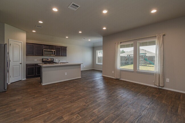 Foto del edificio - 21540 Rustic Elm Dr